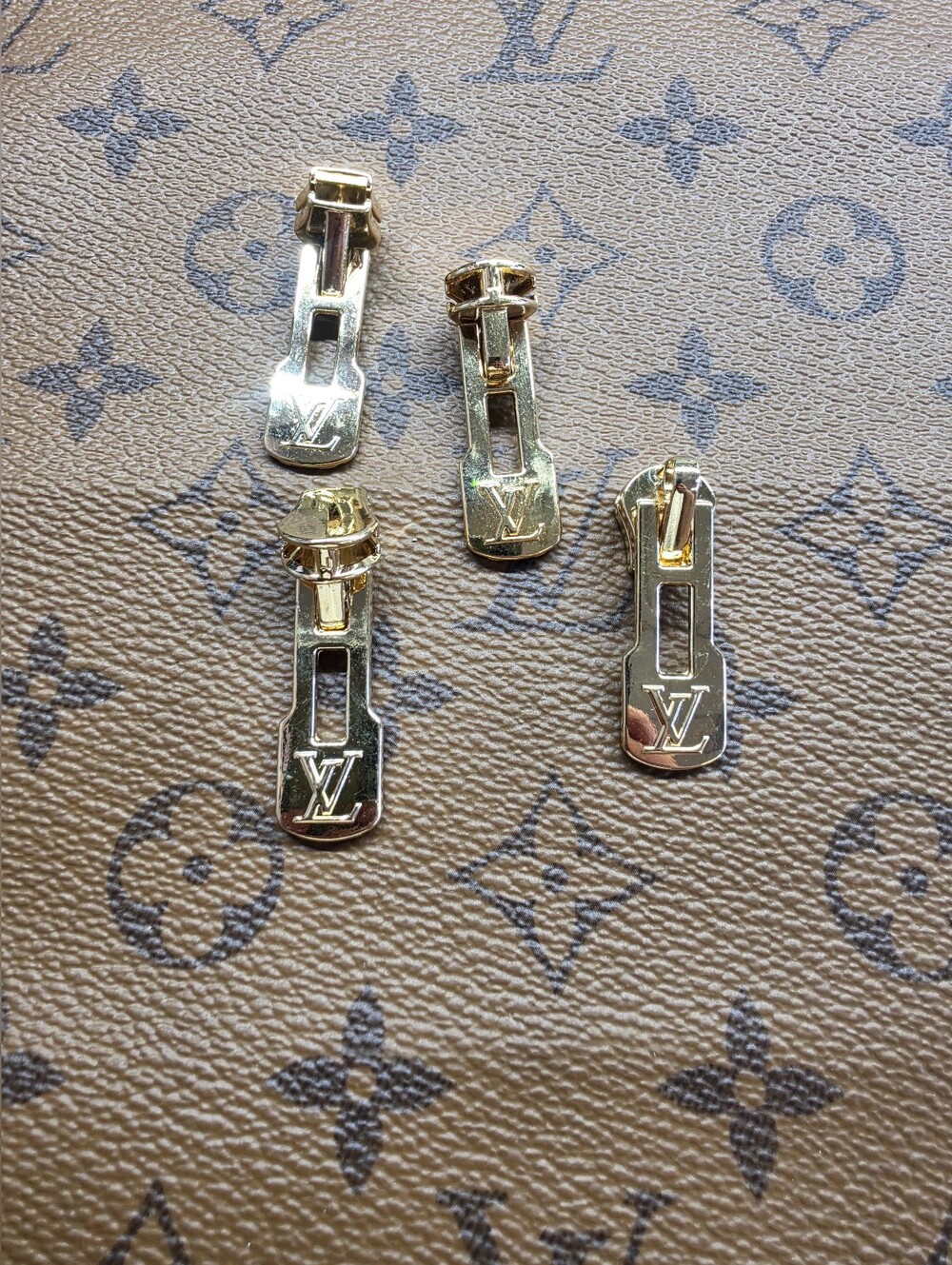 Louis Viutton Zipper Pulls